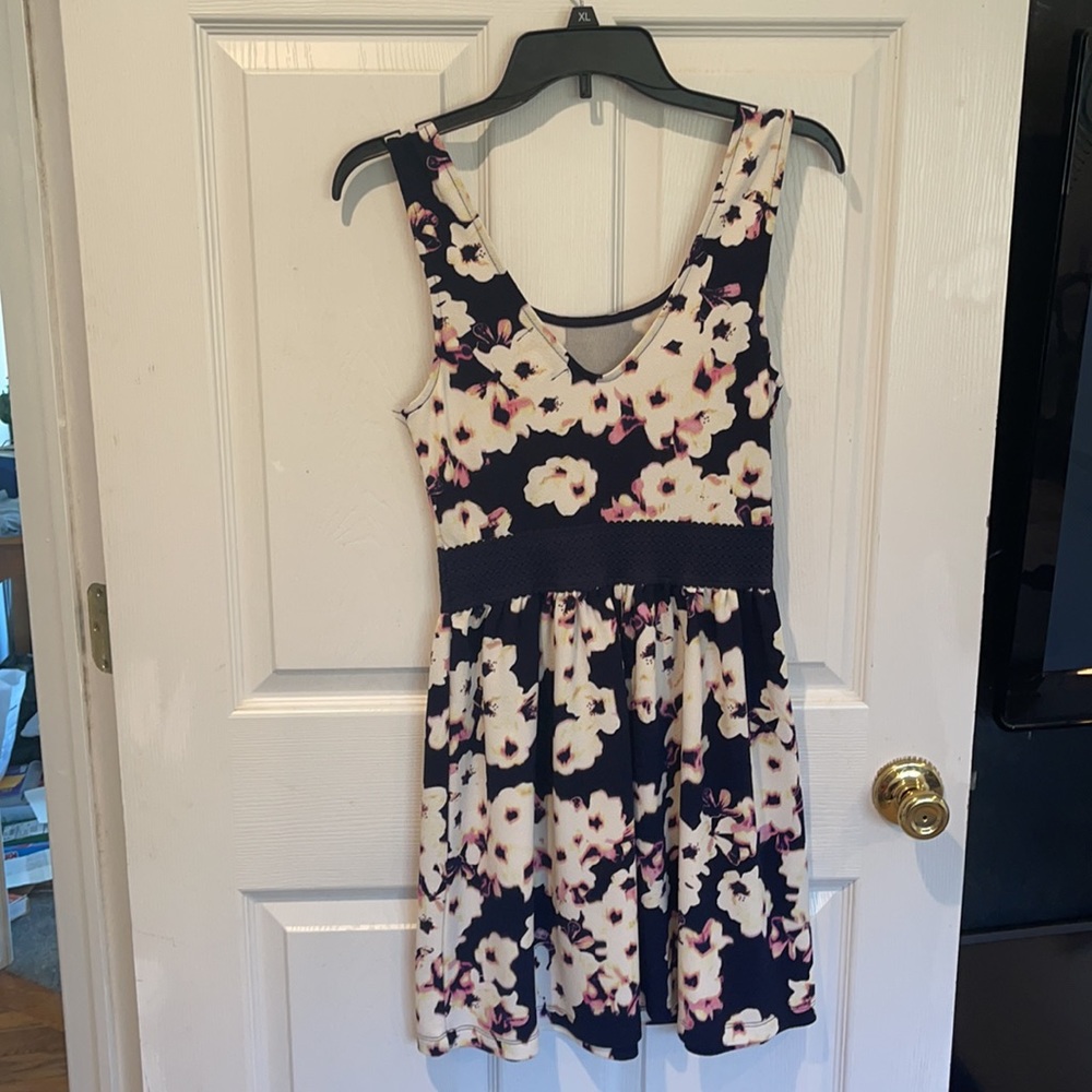 Dress - Picture 2 of 3
